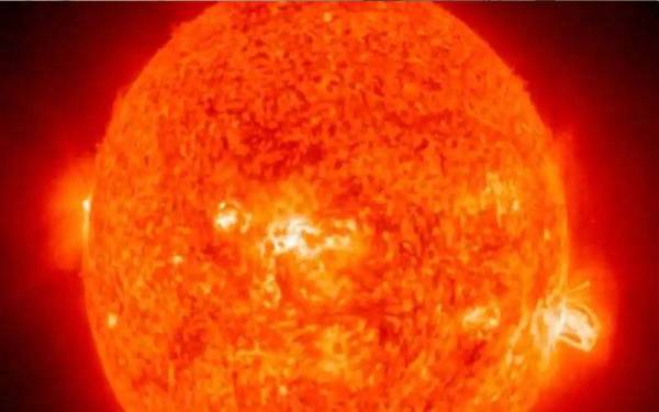 Aktiviti letusan besar di matahari akan menyebabkan berlakunya ribut solar yang melanda bumi. - Foto AFP