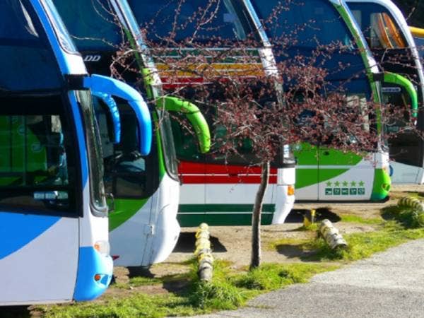 Bas ekspres. - Gambar hiasan