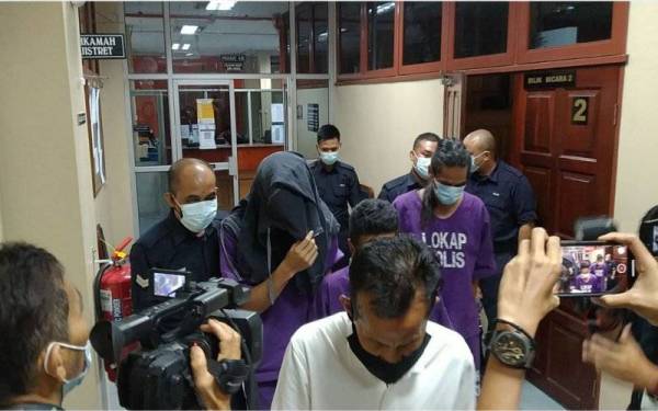 Ketiga-tiga tertuduh mengaku bersalah memiliki dadah di Mahkamah Majistret Kuala Kangsar pada Selasa.