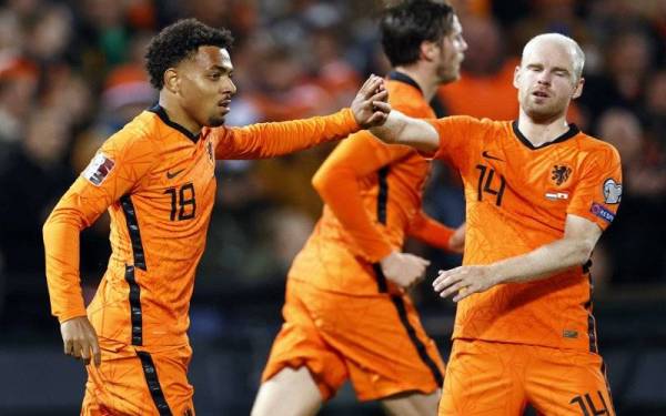 Pemain Belanda, Donyell Malen meraikan gol keenam jaringannya ketika berdepan Gibraltar pada aksi kelayakan Piala Dunia 2022. - foto EPA