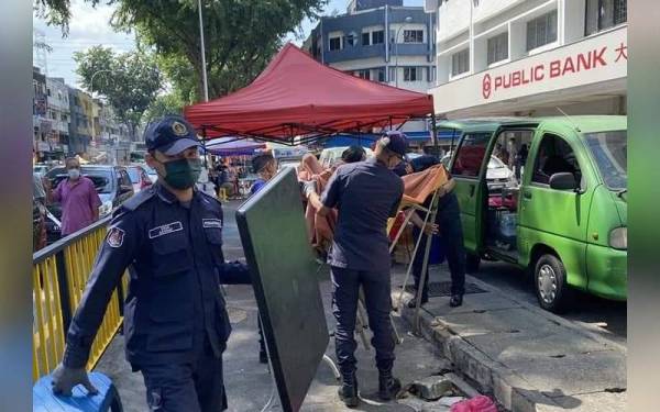 Tindakan sita ke atas khemah ditinggalkan penjaja.