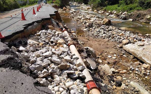 Laluan masuk ke Taman Eko Rimba Tupah yang berlaku runtuhan dipercayai kesan tragedi kepala air dua bulan lalu.