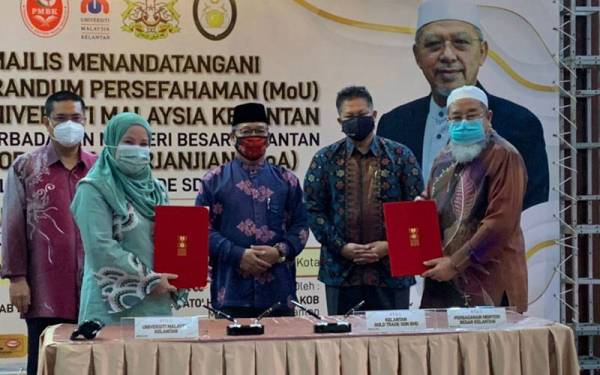 Majlis menandatangani MoU antara UMK dengan Perbadanan Menteri Besar Kelantan dan Memorandum Perjanjian (MoA) dengan Kelantan Gold Trade Sdn Bhd.