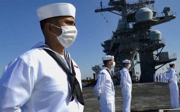 Anggota-anggota Tentera Laut Amerika Syarikat diberi amaran akan dipecat jika mereka tidak mengambil vaksin Covid-19. - Foto US Navy