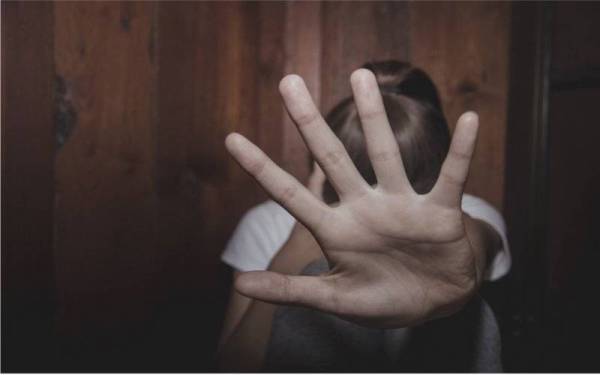 Seorang wanita berusia 30-an berdepan detik cemas apabila dicabul lelaki bermotosikal ketika berjoging di Taman Fasa 2J di Seri Manjung di sini pada Jumaat.(Gambar hiasan)- Foto 123rf