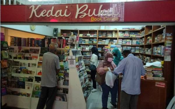 Selepas 35 tahun menjadi tumpuan pelanggan buku dari dalam dan luar negara, satu-satunya kedai buku di Pasar Seni di sini akan menamatkan operasinya pada Ahad ini.