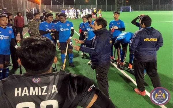 Skuad muda hoki lelaki negara gagal meraih kemenangan pada aksi terakhir Siri Jelajah United Kingdom 2021 selepas tewas 0-1 kepada pasukan Bawah 23 Tahun (B-23) Scotland.. - Foto FB Konfederasi Hoki Malaysia