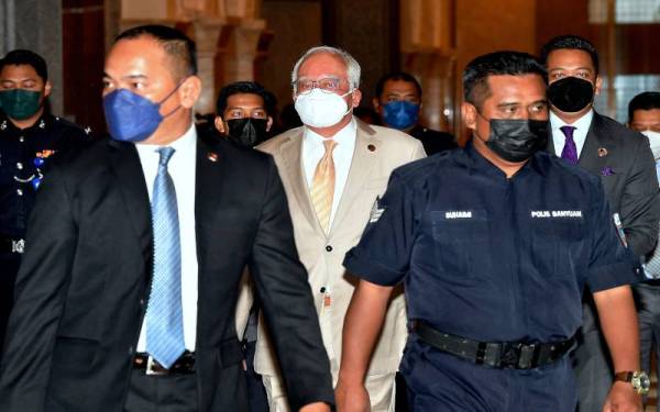 Mahkamah Rayuan pada Isnin membenarkan permohonan Najib untuk mendapatkan pasport antarabangsanya buat sementara bermula 20 Oktober sehingga 22 November ini. - Foto Bernama