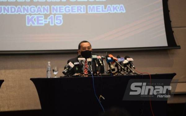 Abdul Ghani ketika sidang akhbar PRN Melaka ke-15 di Banda Hilir, Melaka pada Isnin.