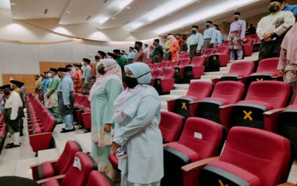 Sambutan diadakan dalam keadaan bersederhana, ringkas dan mengikut SOP.