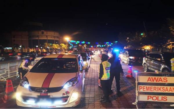 Sebanyak 98 buah kenderaan dan 100 individu diperiksa dalam operasi dilakukan dekat Dataran Jam Besar Sungai Petani, pada Isnin.