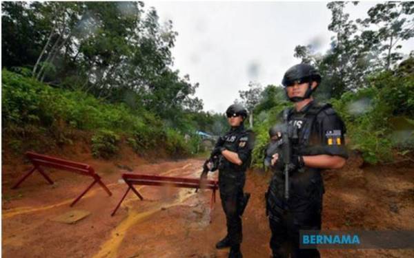 Pelaksanaan Op Benteng di sempadan Sarawak-Kalimantan berjaya menghalang aktiviti penyeludupan melibatkan nilai rampasan berjumlah RM34.48 juta, setakat Oktober ini. - Foto fail Bernama