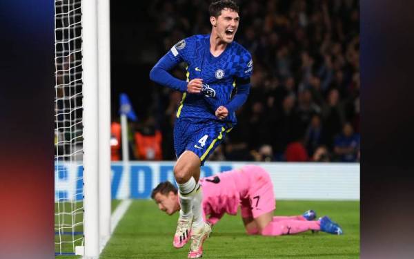 Andreas Christensen menjaringkan gol pertama Chelsea ketika melayan kunjungan Malmo di Stadium Stamford Bridge awal pagi tadi. - Foto Champion League