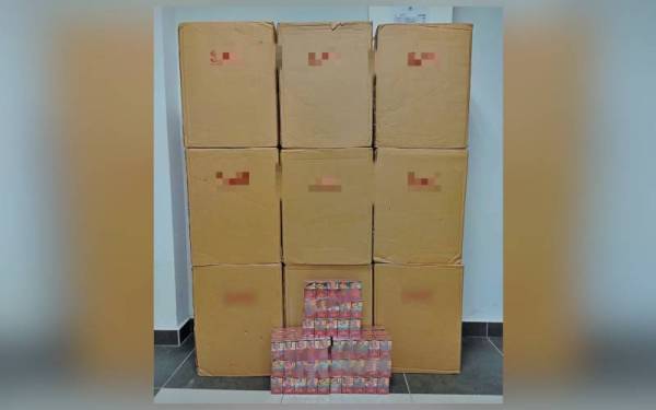 Rokok bernilai RM189,200 yang dirampas selepas menahan seorang lelaki yang mempunyai tujuh rekod jenayah lampau dalam serbuan di sebuah rumah di Kampung Dangar, Pasir Mas pada Khamis.