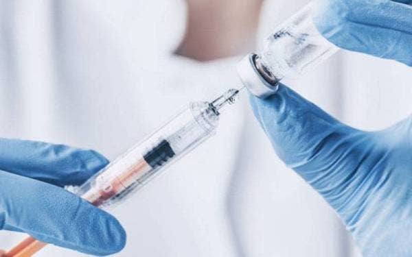 ProtectHealth sasar lebih banyak penglibatan pengamal perubatan swasta bagi meluaskan lagi capaian pemberian dos penggalak ke seluruh negara. - Gambar hiasan