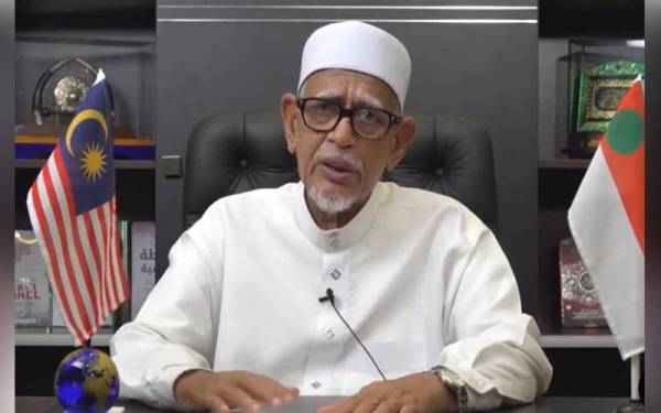 Abdul Hadi semasa menyampaikan ucapan berkenaan melalui laman sosial Facebook miliknya pada Sabtu.