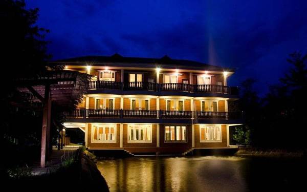 Salah sebuah bangunan berisi bilik-bilik penginapan.