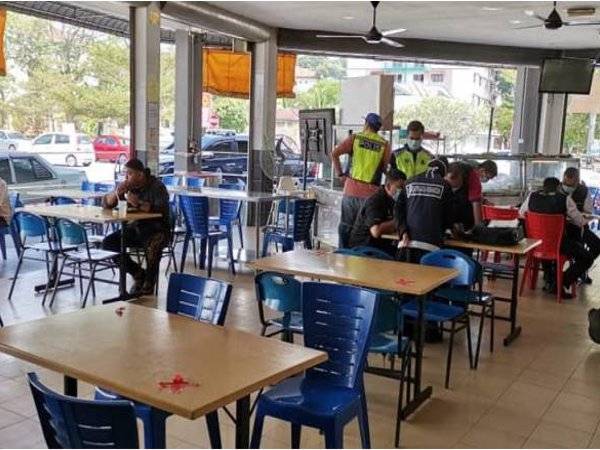 Masalah kekurangan pekerja di restoran mamak bukan saja sudah mencapai tahap tenat, malah ada yang hanya menunggu masa untuk menutup premis.(Gambar hiasan) - Foto Awani