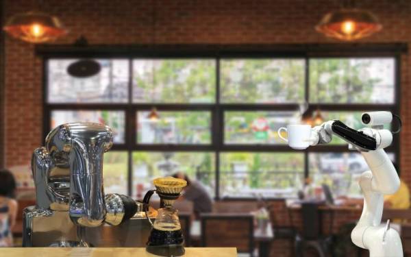 Gunakan jasa robot untuk menggantikan pekerja asing di restoran