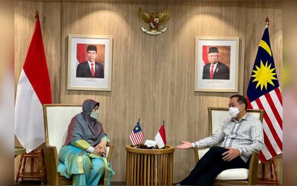Zuraida membuat kunjungan hormat terhadap Menteri Perdagangan Indonesia, Muhammad Lutfi di Kementerian Perdagangan, Indonesia bagi meningkatkan kerjasama dalam perdagangan sawit dunia.