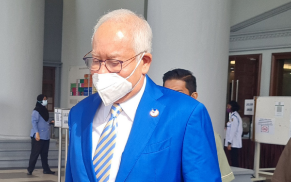 Najib, 68, selaku pemohon yang memfailkan notis usul pada 21 Oktober lepas, memohon untuk meminda tarikh bagi pelepasan dan pemulangan pasportnya kepada mahkamah daripada 20 Oktober sehingga 22 November kepada 25 Oktober sehingga 6 Disember ini untuk melawat Nooryana Najwa di Singapura.