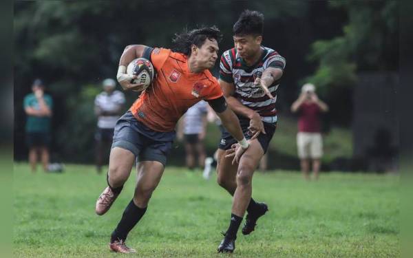 Antara aksi menarik perlawanan melibatkan skuad Bunga Raya 7s menentang Kuala Lumpur Tigers di padang ragbi UiTM Shah Alam.