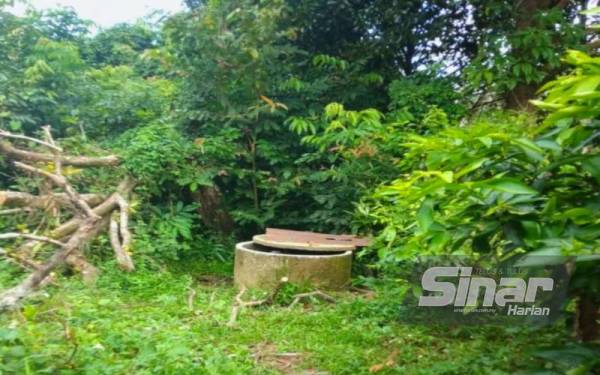 Penyeludup menggunakan pembentung yang seakan-akan telaga untuk mengaburi pihak berkuasa.