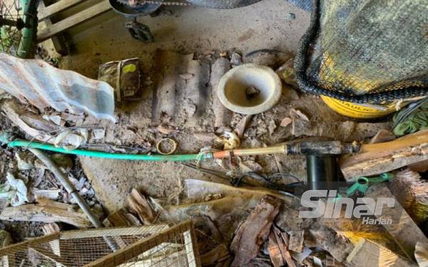 Taktik licik seorang lelaki tempatan menyeludup bahan api petrol dengan mewujudkan sistem paip bagi memudahkan aktiviti haram itu dilakukan terbongkar selepas dicekup Batalion 9 PGA Kuala Terengganu pada Rabu.