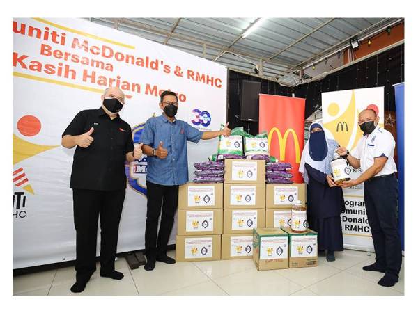 Sumbangan bekalan makanan turut diserahkan kepada Timbalan Presiden Yayasan Kasih Sayang Negeri Sembilan, Norizan Zakaria pada majlis berkenaan.