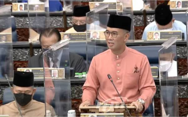 Tengku Zafrul ketika membentangkan Bajet 2022 di Dewan Rakyat pada Jumaat.