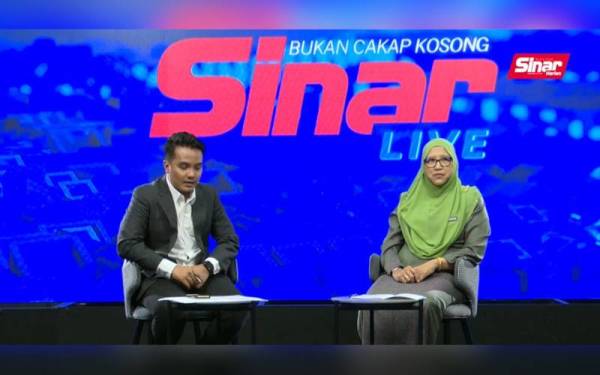 Norhayati (kanan) ketika program Sinar Live bertajuk ‘Status Semasa Banci Malaysia 2020’ yang bersiaran di semua platform Sinar Harian pada Jumaat.