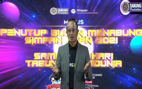 Ahmad Dasuki ketika menyampaikan ucapan semasa Majlis Penutup BMS 2021 dan Sambutan Hari Tabungan Sedunia.