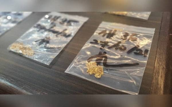 Rantai emas yang berjaya dirampas.