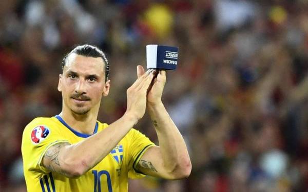 Imbas kembali... Zlatan Ibrahimovic ketika bersama Sweden di Euro 2016.- Foto AFP