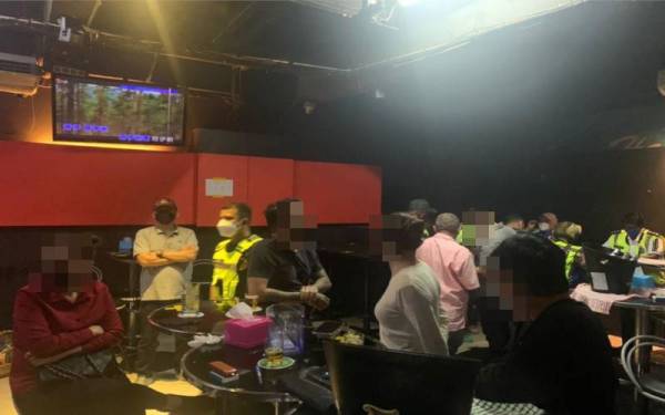 Antara pengunjung pusat hiburan yang dikompaun dalam serbuan pada Rabu.