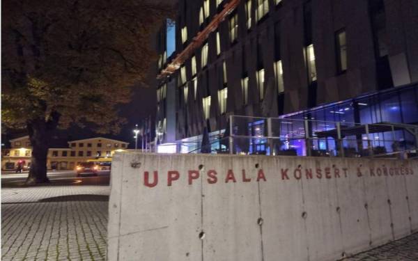 Dua terbunuh selepas terjatuh dari dewan konsert di bangunan konvensyen Uppsala
& Kongres, Uppsala pada Selasa. - Foto NTB