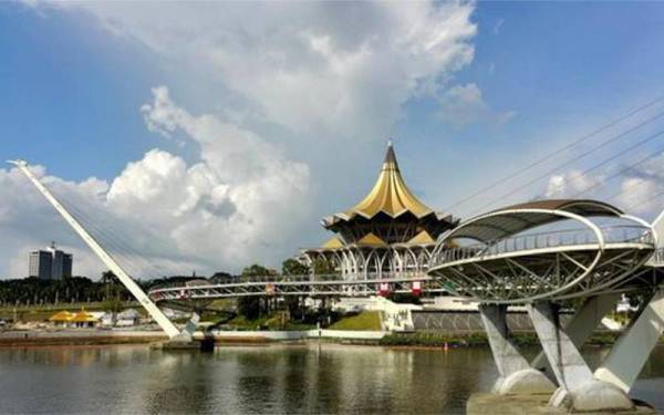 Pembatalan proklamasi darurat untuk Sarawak diperkenankan Yang di-Pertuan Agong pada Rabu adalah selaras dengan Fasal (1) dan (3) Perkara 150 Perlembagaan Persekutuan, menurut Warta Kerajaan Persekutuan. - Foto Bernama