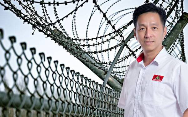 Gambar kanan: Tong Keong