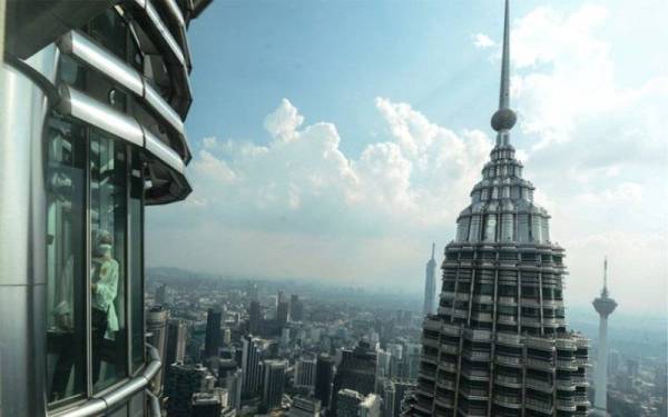 Petronas komited dan menyokong sepenuhnya kerangka dan standard antarabangsa bagi mengurangkan pelepasan gas rumah hijau. - Foto Bernama