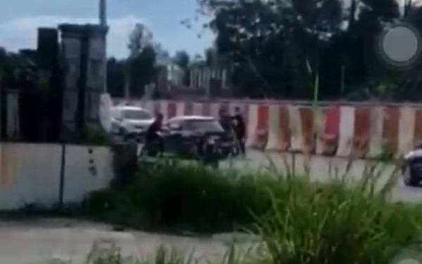 Tular di laman sosial mengenai rakaman video berdurasi 38 saat yang berkongsi perihal kejadian tembakan itu di Wakaf Bharu yang dikongsi warganet.