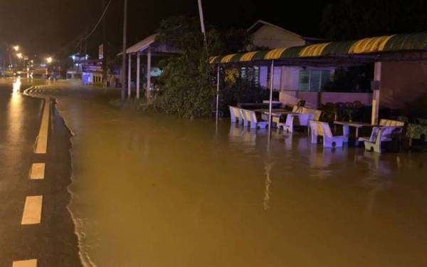 Hanya enam rumah dikesan terjejas berikutan kedudukan yang tidak jauh dari kuala sungai.