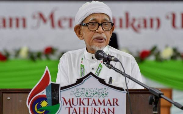 Abdul Hadi menyampaikan ucapan dasar dan perasmian Muktamar Tahunan Pas ke-67 di sebuah hotel hari ini. - Foto Bernama