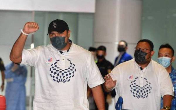 Muhammad Ziyad (kiri) dan Mohd Faizol.