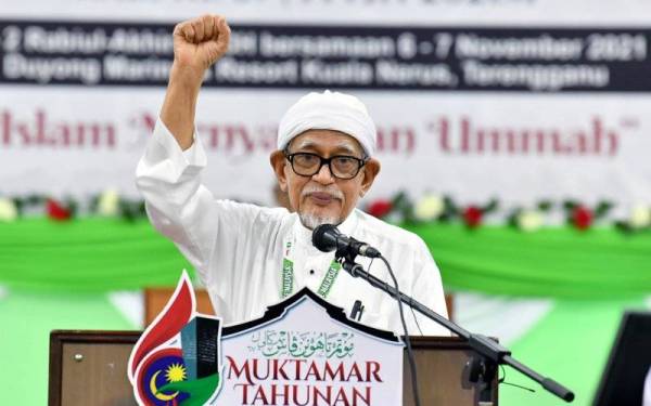 Abdul Hadi menyampaikan Ucapan Dasar dan Perasmian Muktamar Pas ke-67 di Duyong Marina & Resort di Kuala Terengganu pada Sabtu.