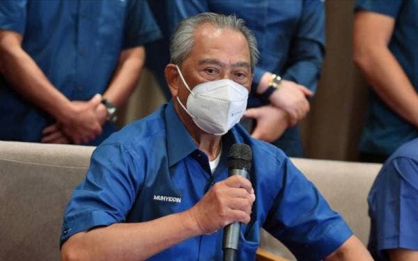 Muhyiddin Yassin ketika sidang media selepas Majlis Pengumumam Calon Perikatan Nasional (PN) bagi Pilihan Raya Negeri Melaka di sebuah hotel pada Sabtu. - Foto Bernama