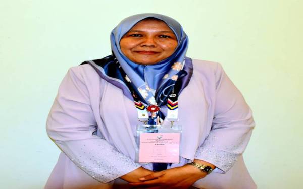 Hasmorni Tamby, 46, dari Pakatan Harapan (PH) merupakan antara empat calon yang akan bertanding di Dewan Undangan Negeri (DUN) Sungai Udang pada Pilihan Raya Negeri (PRN) Melaka, 20 Nov ini.
Kerusi DUN Sungai Udang menyaksikan pertembungan empat penjuru antara Barisan Nasional (BN), Perikatan Nasional (PN), PH dan Bebas.