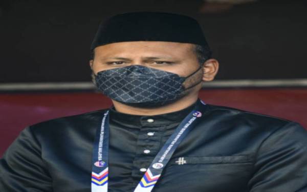 Calon Bebas bagi Dewan Undangan Negeri (DUN) N10 Asahan, Mohd Noor Salleh di Pusat Penamaan Calon, Dewan Besar Kolej Komuniti Selandar hari ini.
