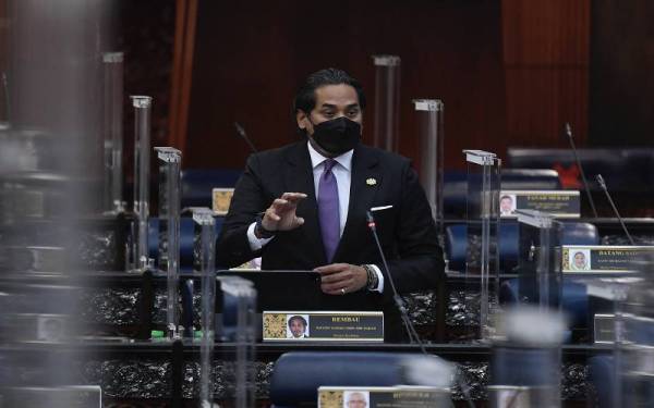 Khairy Jamaluddin during the question and answer session in the Dewan Rakyat today. Photo by Bernama 