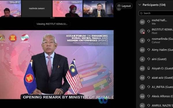 Mahdzir ketika memberikan ucapan perasmian pada Forum Pemerkasaan Perusahaan Luar Bandar Mikro, Kecil dan Sederhana Peringkat ASEAN yang diadakan pada Rabu.