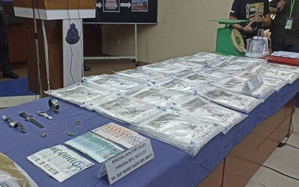 Heroin dalam bungkusan kecil dianggarkan seberat RM20.41 kg dirampas dari sindiket dadah antarabangsa.